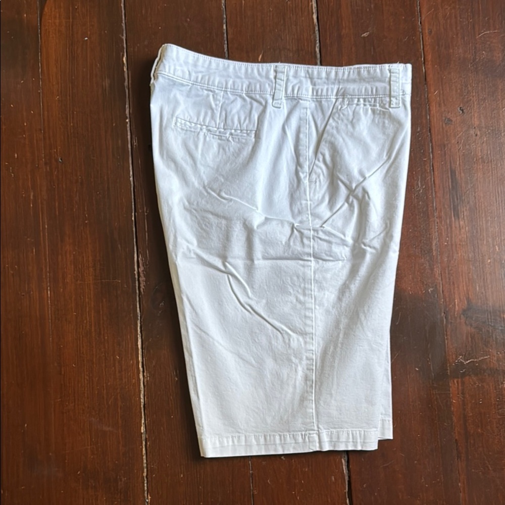 Lee White Flat Front Shorts Versatile Style